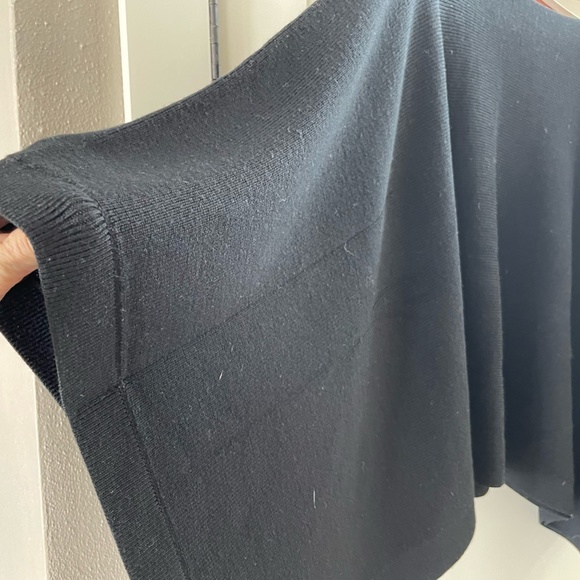 Lululemon be cozy poncho. - Picture 3 of 4